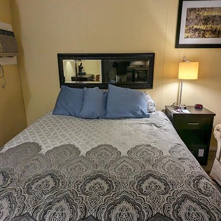 Colonial Inn Extended Stay By Oyo New Ulm Exterior photo