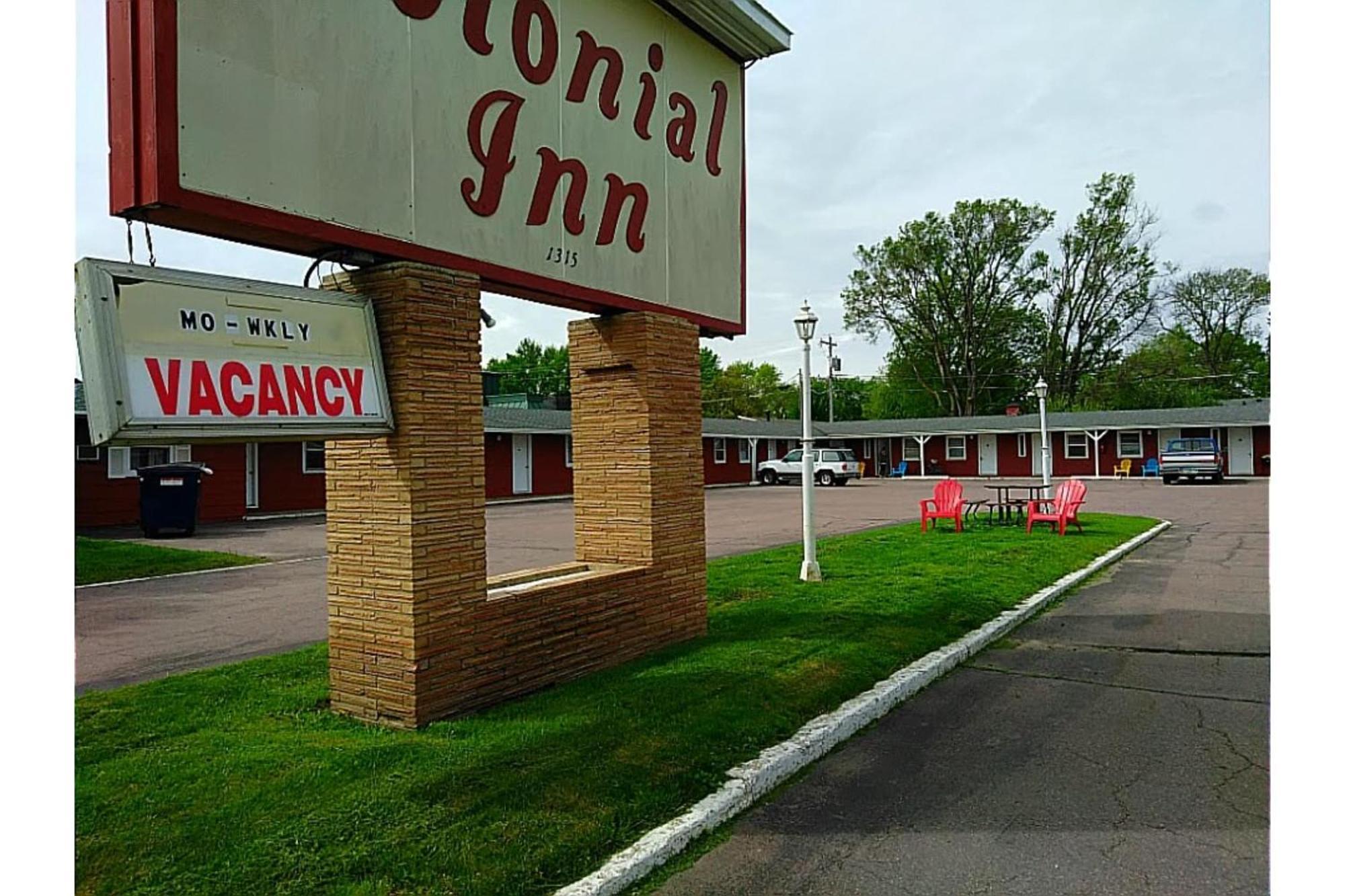 Colonial Inn Extended Stay By Oyo New Ulm Exterior photo