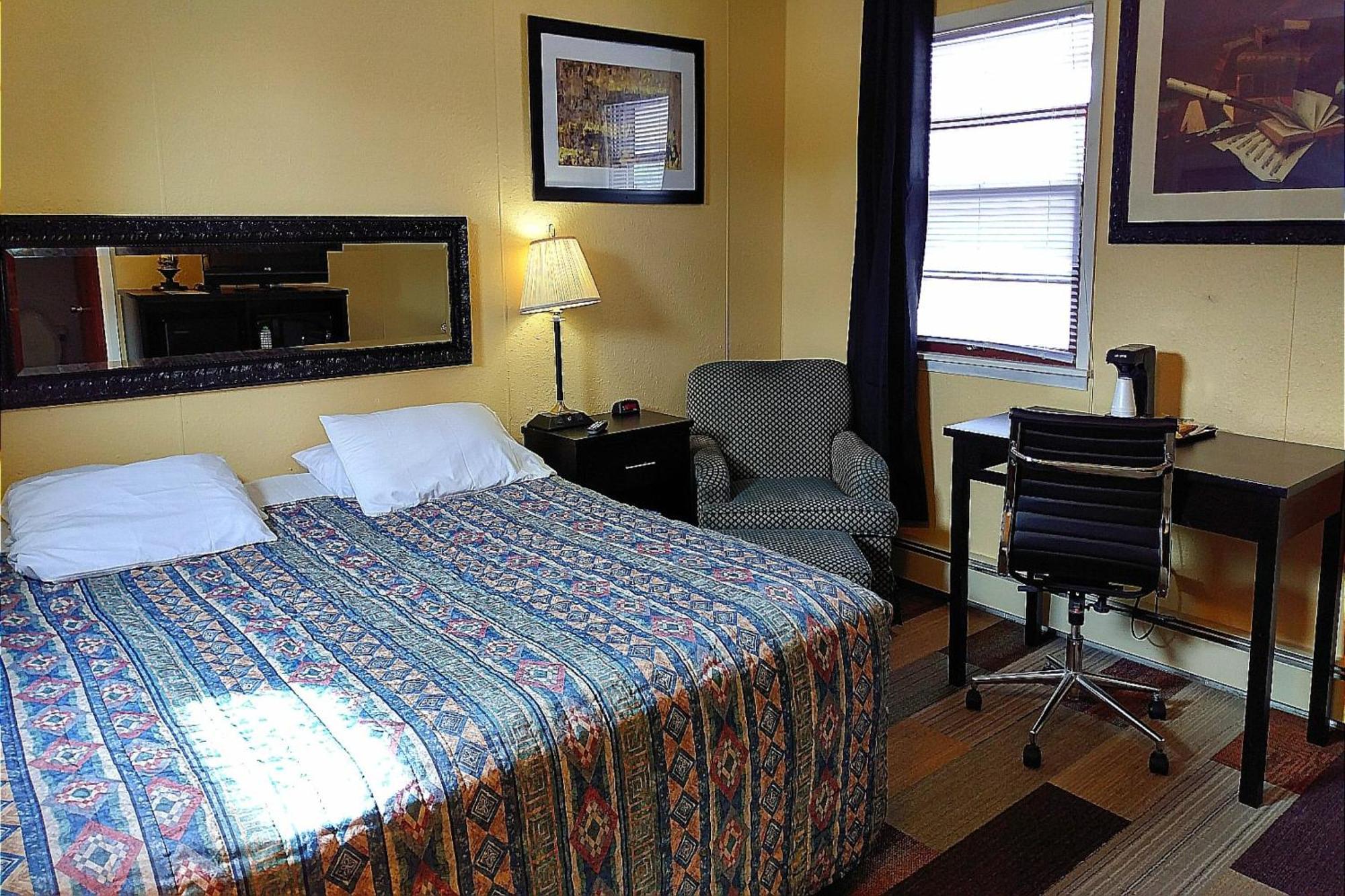Colonial Inn Extended Stay By Oyo New Ulm Exterior photo